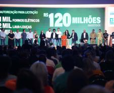 O governador Carlos Massa Ratinho Junior assinou nesta quinta-feira (22) a liberação de R$ 220 milhões para melhorar a estrutura das escolas da rede estadual do Paraná. 