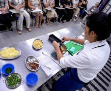 Preparação da merenda no Concurso Melhor Merenda Escolar do Paraná