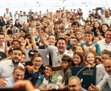 O governador Carlos Massa Ratinho Junior inaugurou nesta terça-feira (11) a nova unidade do Colégio Estadual Jardim Gisella, em Toledo, no Oeste do Paraná. 