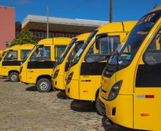 Os 113 ônibus entregues nesta segunda-feira custaram R$ 46,4 milhões e são de dois modelos.