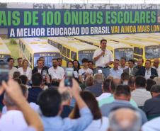Os 113 ônibus entregues nesta segunda-feira custaram R$ 46,4 milhões e são de dois modelos.