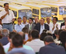 Os 113 ônibus entregues nesta segunda-feira custaram R$ 46,4 milhões e são de dois modelos.