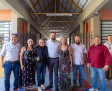 Aporte de R$ 570 mil: Estado entrega nova quadra esportiva em colégio de Curitiba