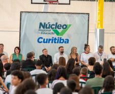 Aporte de R$ 570 mil: Estado entrega nova quadra esportiva em colégio de Curitiba