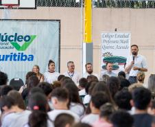 Aporte de R$ 570 mil: Estado entrega nova quadra esportiva em colégio de Curitiba