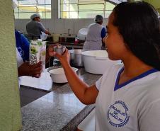 Governo do Paraná inclui água de coco no cardápio da alimentação escolar