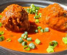 1,5 milhão de refeições por dia: novo livro do Fundepar reforça trabalho das merendeiras