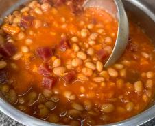 1,5 milhão de refeições por dia: novo livro do Fundepar reforça trabalho das merendeiras