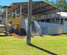 Escolas em andamento no Litoral