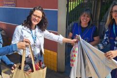 Entrega de guarda-chuvas