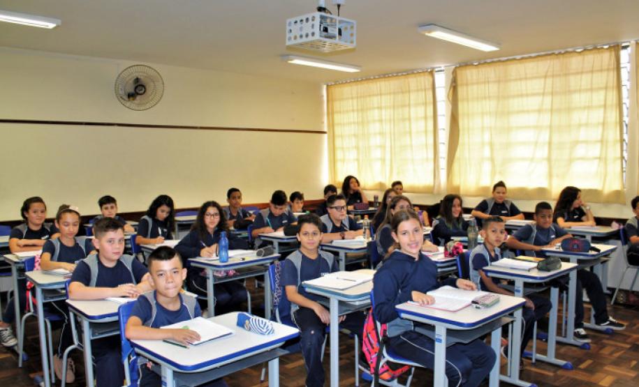 Mais de 1 milhão de alunos voltam às aulas nesta quarta-feira
