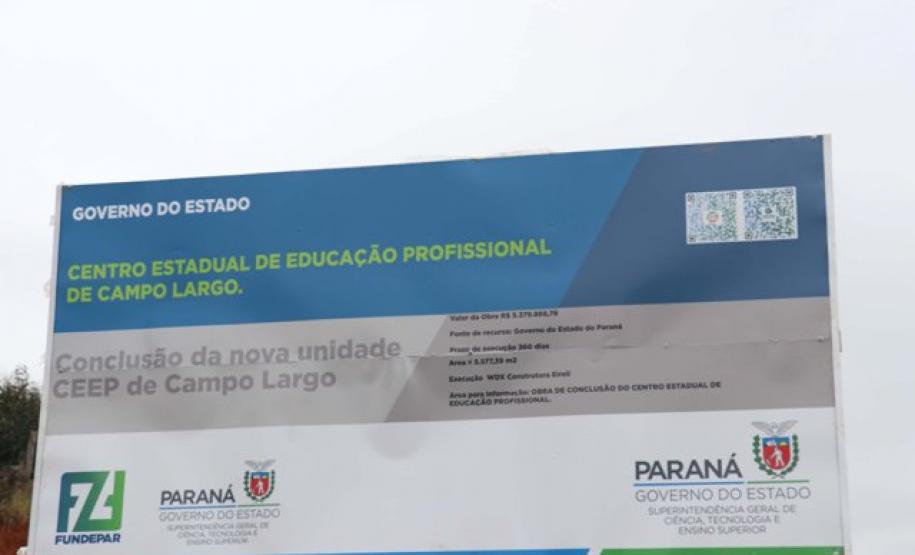 O Governo do Paraná retomou as três últimas obras que estavam paralisadas em decorrência da operação Quadro Negro, que apontou desvios de recursos na construção de prédios escolares. Além do investimento de cerca de R$ 11 milhões, a continuidade dos trabalhos ainda garante a manutenção de 100 empregos diretos nos canteiros, mesmo com pandemia da Covid 19.  Uma das obras é a construção do Centro Estadual de Educação Profissional de Campo Largo, Região Metropolitana de Curitiba. A obra foi paralisada em 2015.