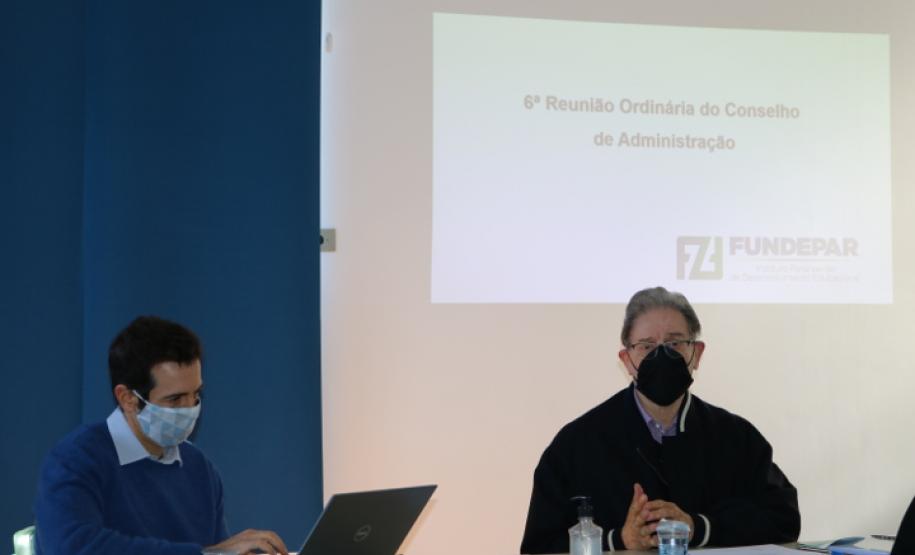 O diretor-presidente do Instituto Paranaense de Desenvolvimento Educacional – Fundepar, José Maria Ferreira, apresentou os balanços e demonstrativos da prestação de contas e aplicações de recursos orçamentários de 2019 da entidade durante reunião ordinária do Conselho de Administração da Fundepar, realizada na quarta-feira (27), em Curitiba.