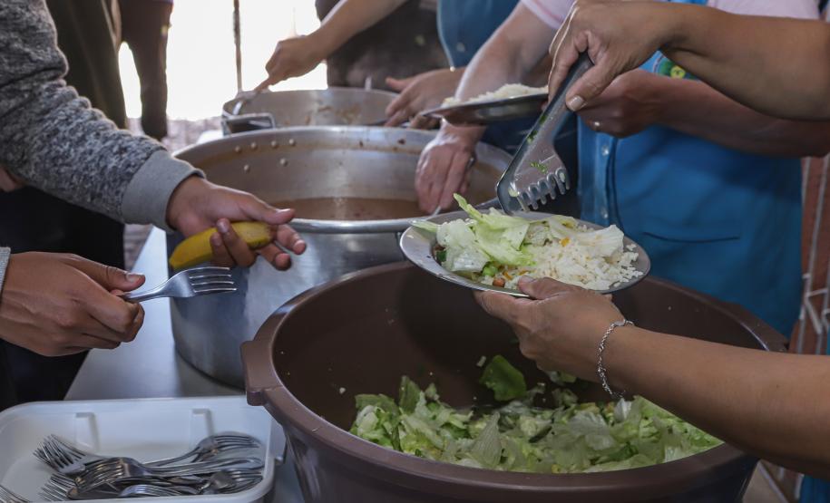 Programa que oferta três refeições nas escolas estaduais vai para o terceiro ano