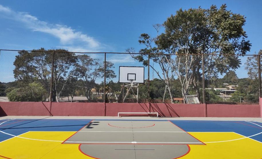 Estado investe R$ 1,3 bilhão em obras nas escolas - Quadras esportivas