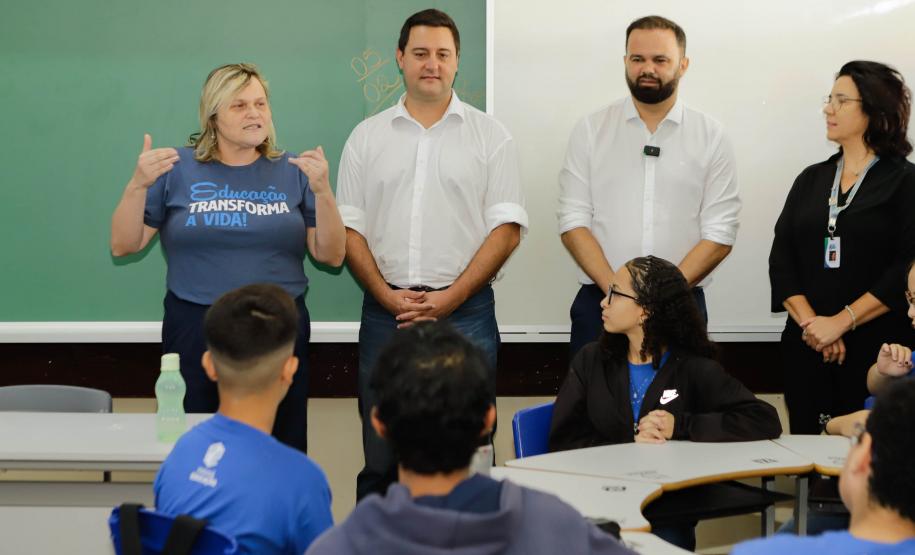 Curitiba, 05 de fevereiro de 2024 - O governador Carlos Massa Ratinho Jr., visita o Colégio Estadual Anibal Khury Neto, na abertura do ano letivo, e assina liberação de recursos para a Rede Estadual de Ensino.
