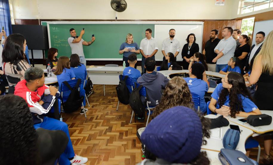 Curitiba, 05 de fevereiro de 2024 - O governador Carlos Massa Ratinho Jr., visita o Colégio Estadual Anibal Khury Neto, na abertura do ano letivo, e assina liberação de recursos para a Rede Estadual de Ensino.
