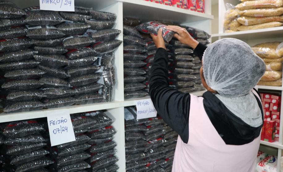 Com novos produtos, Governo conclui entrega da 1ª remessa de alimentos da merenda.