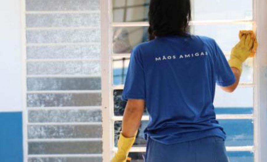 Estado investe R$ 1,3 bilhão em obras nas escolas - Mãos Amigas