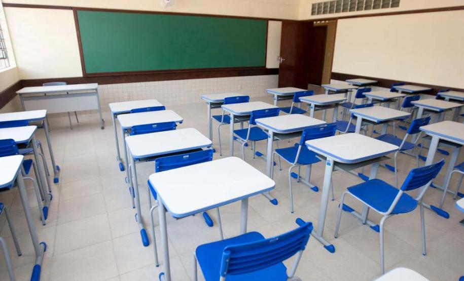 Estado investe R$ 1,3 bilhão em obras nas escolas - Novas carteiras
