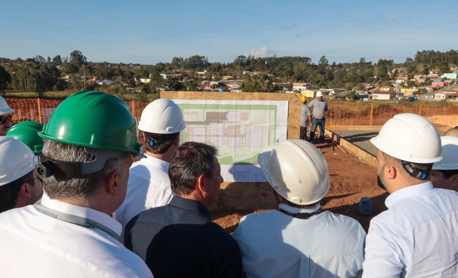 Estado investirá R$ 46,8 milhões em Sengés para pavimentação e construção de escola