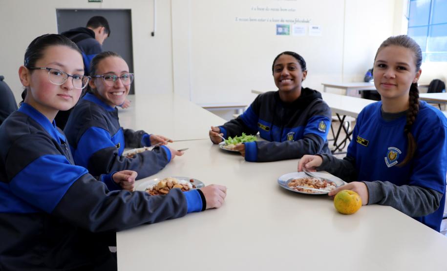 Governo entrega terceira remessa de alimentos para escolas estaduais