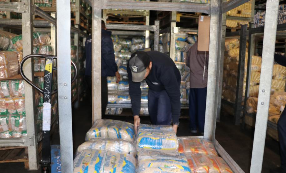 Governo entrega terceira remessa de alimentos para escolas estaduais