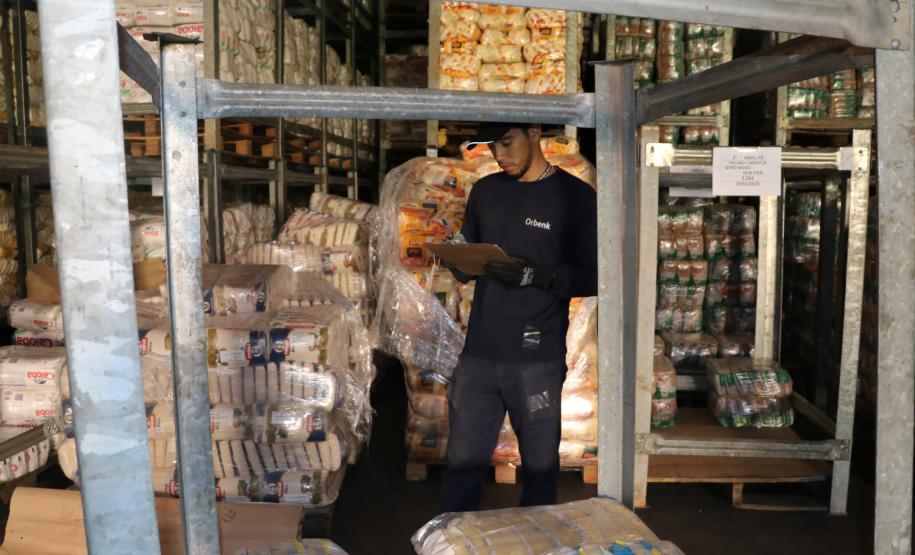 Governo entrega terceira remessa de alimentos para escolas estaduais