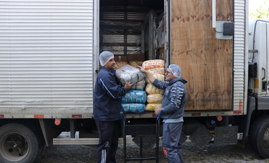 Governo entrega terceira remessa de alimentos para escolas estaduais