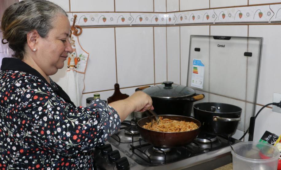 Estado oferece merenda em casa para 800 alunos que não podem ir à escola