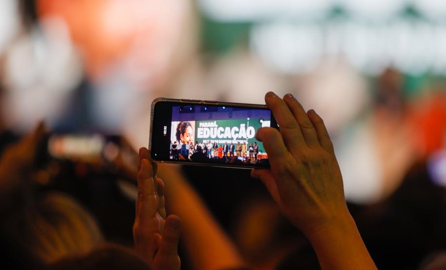 O governador Carlos Massa Ratinho Junior assinou nesta quinta-feira (22) a liberação de R$ 220 milhões para melhorar a estrutura das escolas da rede estadual do Paraná.