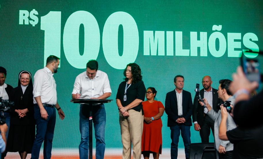 O governador Carlos Massa Ratinho Junior assinou nesta quinta-feira (22) a liberação de R$ 220 milhões para melhorar a estrutura das escolas da rede estadual do Paraná.