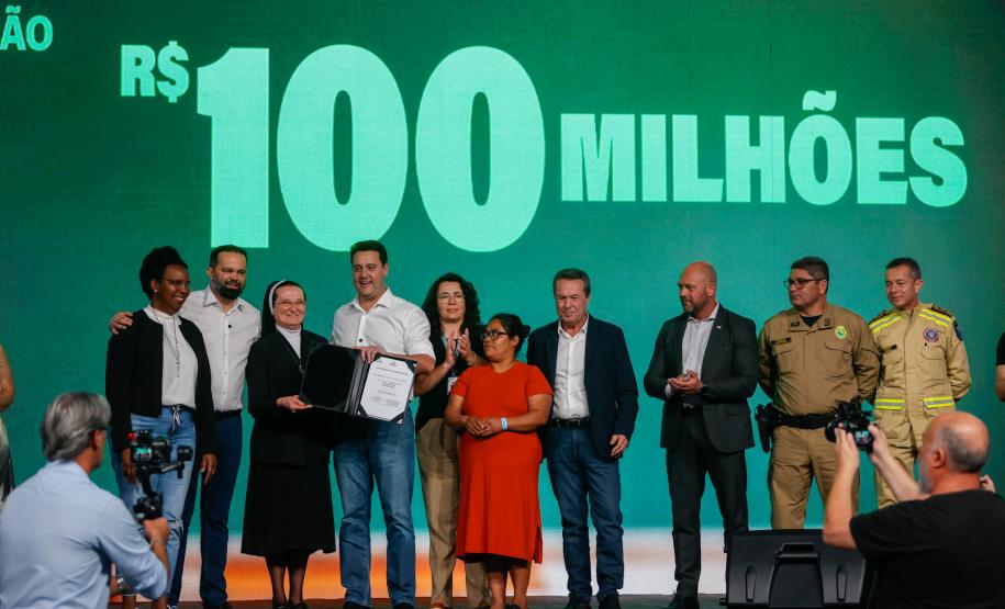 O governador Carlos Massa Ratinho Junior assinou nesta quinta-feira (22) a liberação de R$ 220 milhões para melhorar a estrutura das escolas da rede estadual do Paraná.