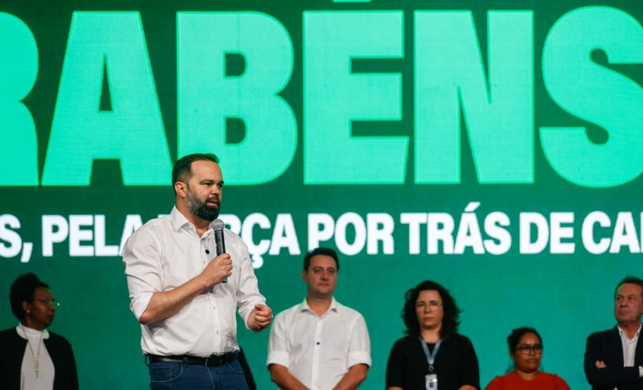 O governador Carlos Massa Ratinho Junior assinou nesta quinta-feira (22) a liberação de R$ 220 milhões para melhorar a estrutura das escolas da rede estadual do Paraná.