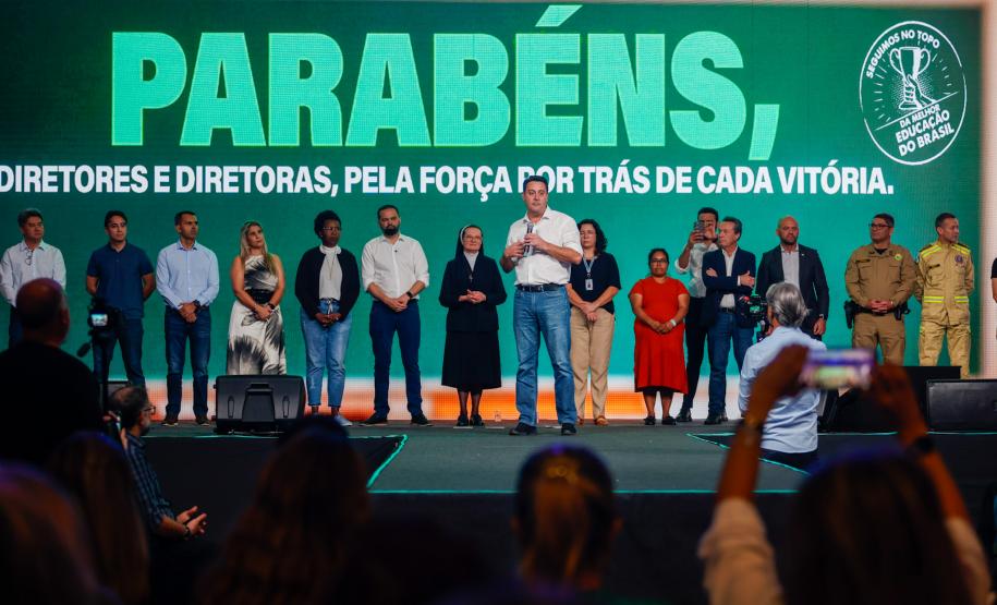 O governador Carlos Massa Ratinho Junior assinou nesta quinta-feira (22) a liberação de R$ 220 milhões para melhorar a estrutura das escolas da rede estadual do Paraná.