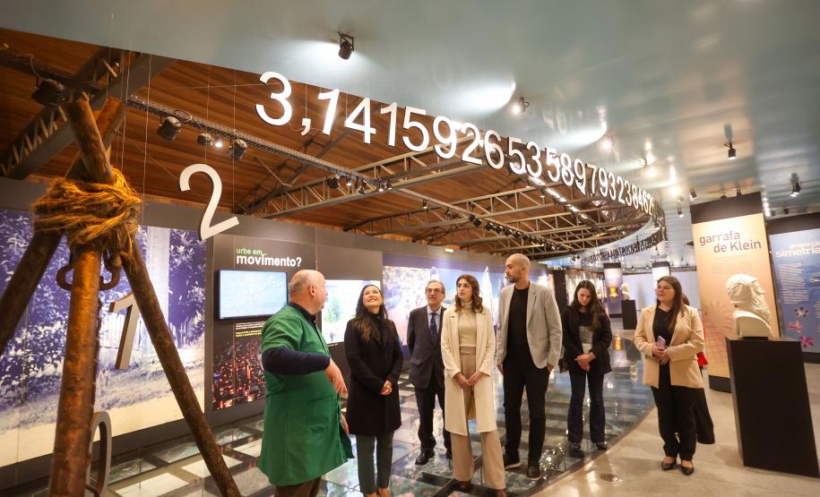 A primeira-dama Luciana Saito Massa visita o Parque da Ciência.