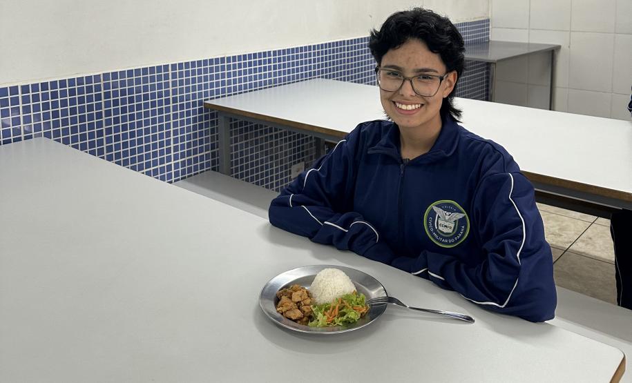 Governo entrega quarta remessa de alimentos para as 2 mil escolas estaduais