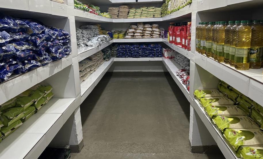 Governo entrega quarta remessa de alimentos para as 2 mil escolas estaduais