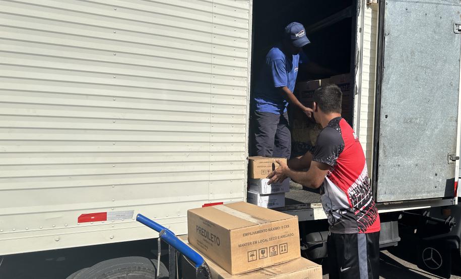 Governo entrega quarta remessa de alimentos para as 2 mil escolas estaduais