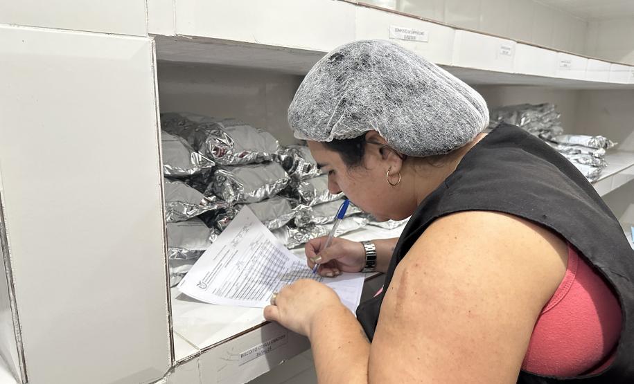 Governo entrega quarta remessa de alimentos para as 2 mil escolas estaduais