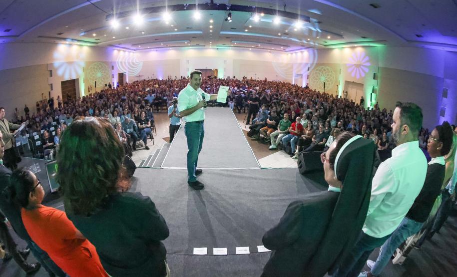 O governador Carlos Massa Ratinho Junior assinou nesta quinta-feira (22) a liberação de R$ 220 milhões para melhorar a estrutura das escolas da rede estadual do Paraná.