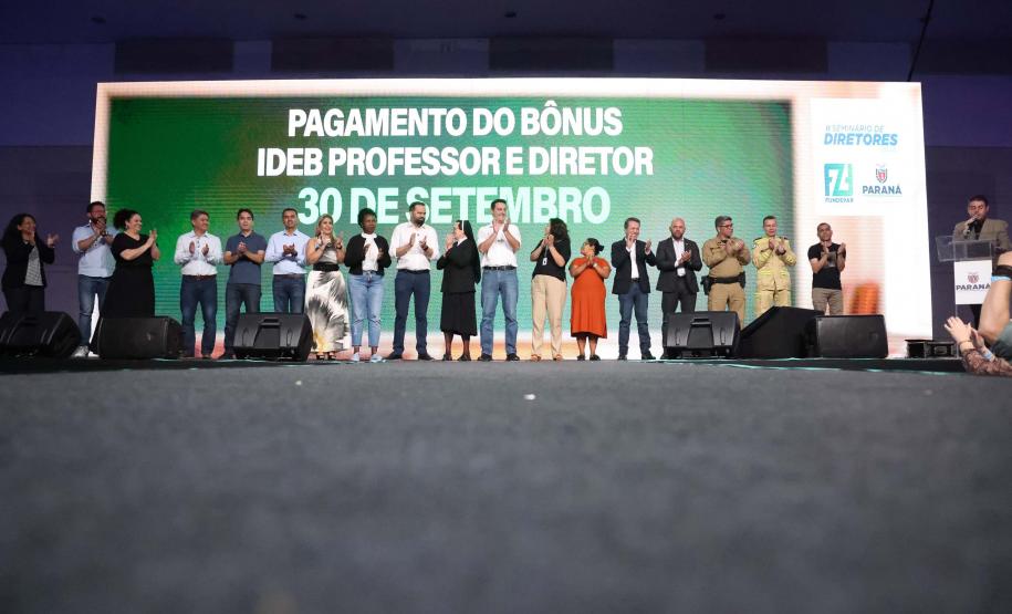 O governador Carlos Massa Ratinho Junior assinou nesta quinta-feira (22) a liberação de R$ 220 milhões para melhorar a estrutura das escolas da rede estadual do Paraná.