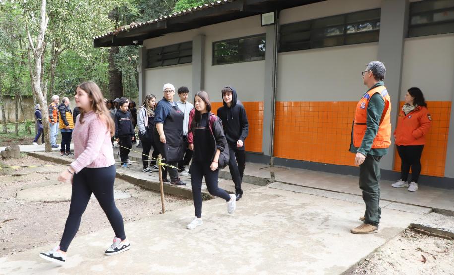 Estado capacita servidores da educação para atuar como brigadistas nas escolas