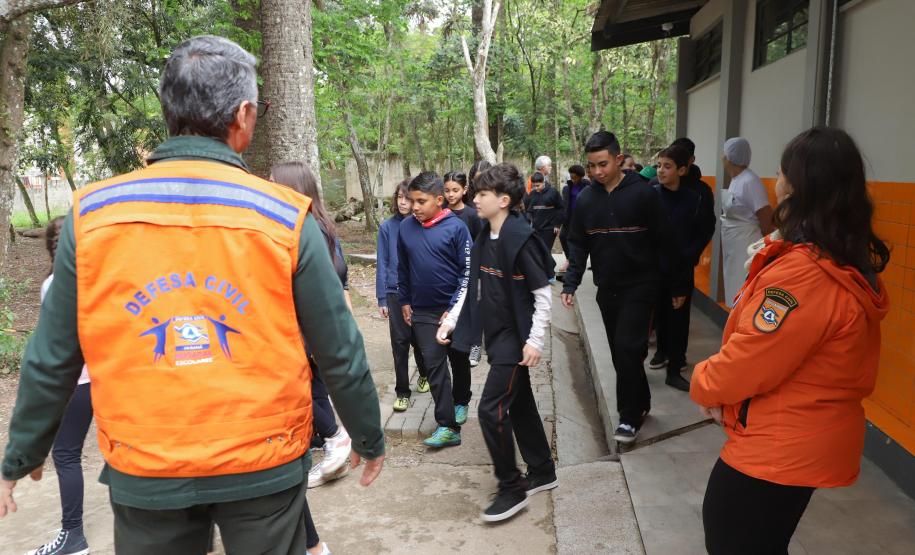 Estado capacita servidores da educação para atuar como brigadistas nas escolas