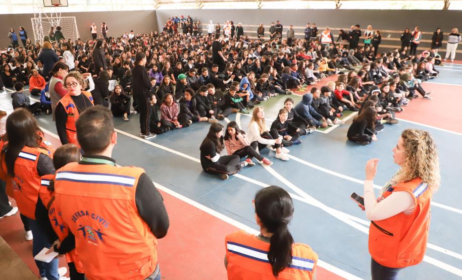 Estado capacita servidores da educação para atuar como brigadistas nas escolas