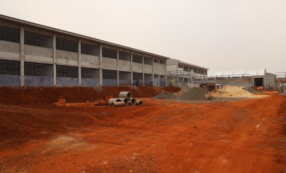 Governador vistoria obra da nova escola estadual de Cascavel, no Jardim Riviera