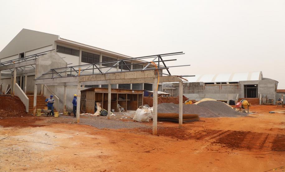 Governador vistoria obra da nova escola estadual de Cascavel, no Jardim Riviera