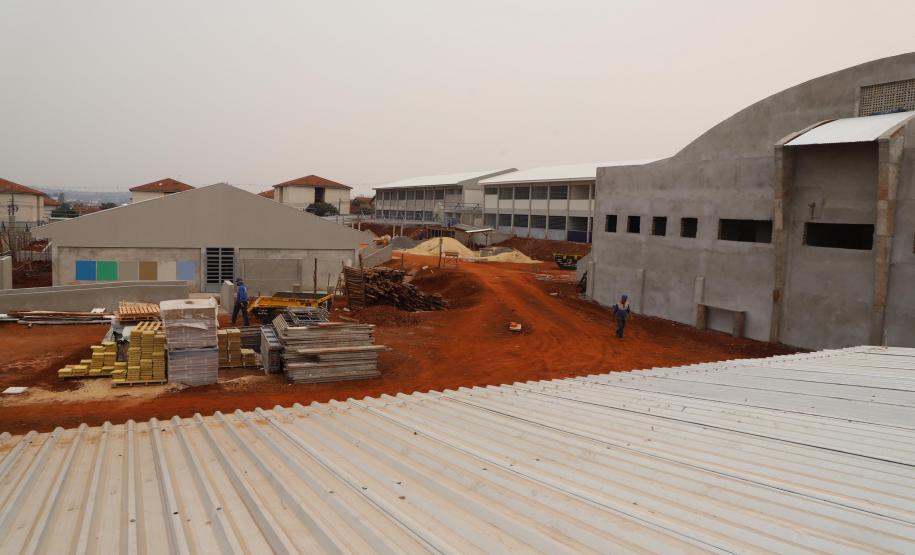Governador vistoria obra da nova escola estadual de Cascavel, no Jardim Riviera