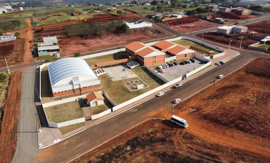 Com investimento de R$ 10 milhões, governador inaugura colégio em Mauá da Serra