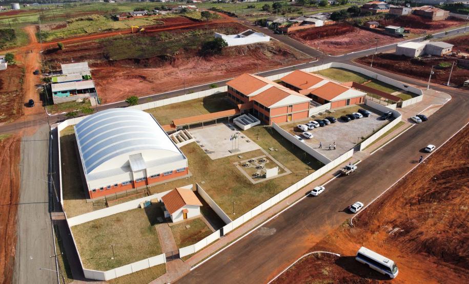 Com investimento de R$ 10 milhões, governador inaugura colégio em Mauá da Serra
